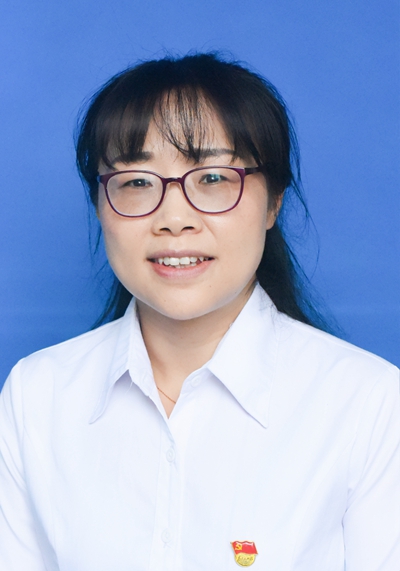 李艺.jpg
