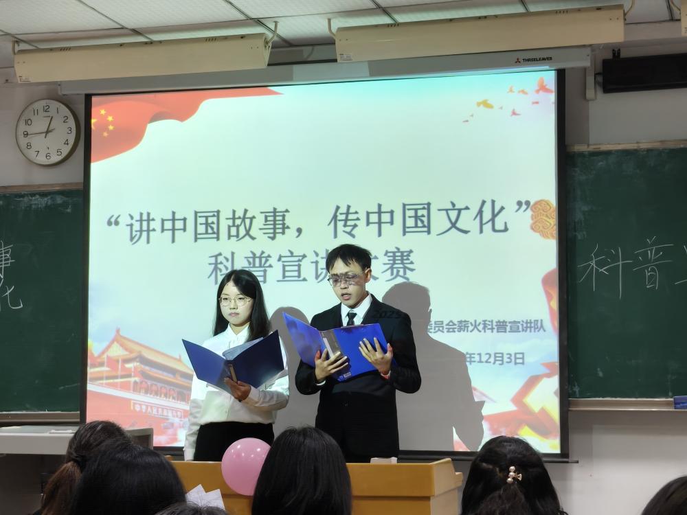 主持人.jpg